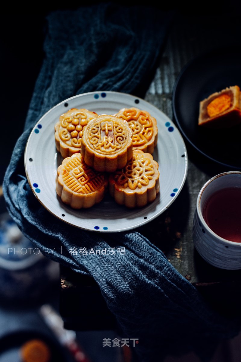 Cantonese-style Lotus Paste and Egg Yolk Mooncakes recipe