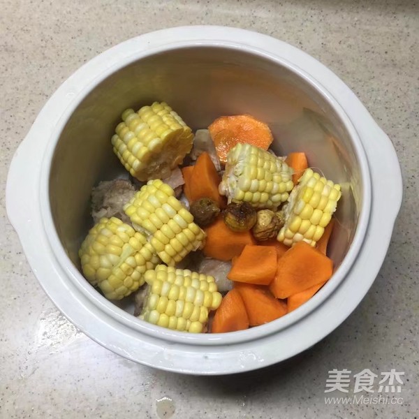 Carrot and Corn Pork Ribs Soup recipe