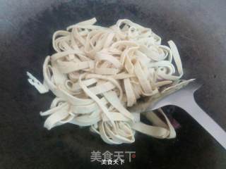 Stir-fried Bean Curd with Double Pepper Bean Sprouts recipe