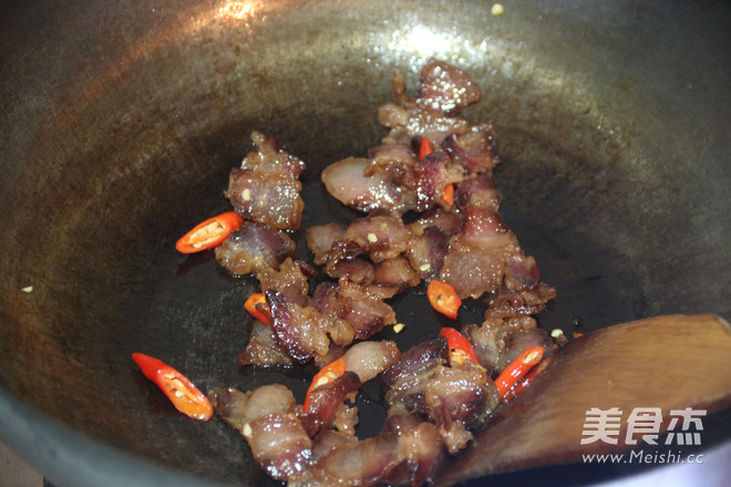 Stir-fried Bacon with Artemisia Quinoa recipe