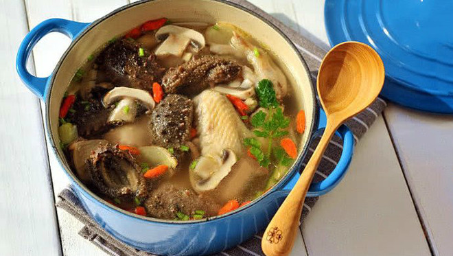 [freshly Lost Eyebrows Sea Cucumber and Mushroom Chicken Soup] recipe