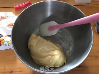Mooncake with Lotus Seed Paste and Egg Yolk recipe