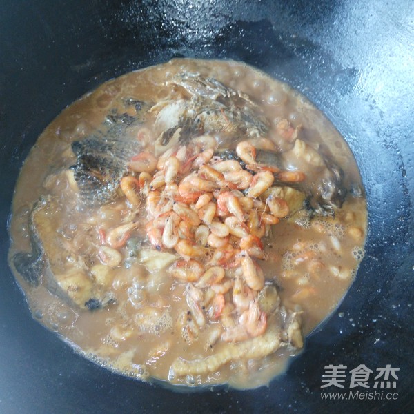 Braised Shrimp with Black Fish recipe