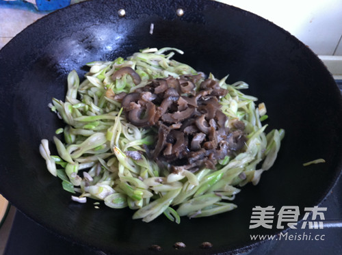 Braised Sea Cucumber with Kidney Beans recipe