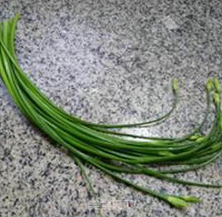 Stir-fried Squid with Leek and Floral Fragrance recipe