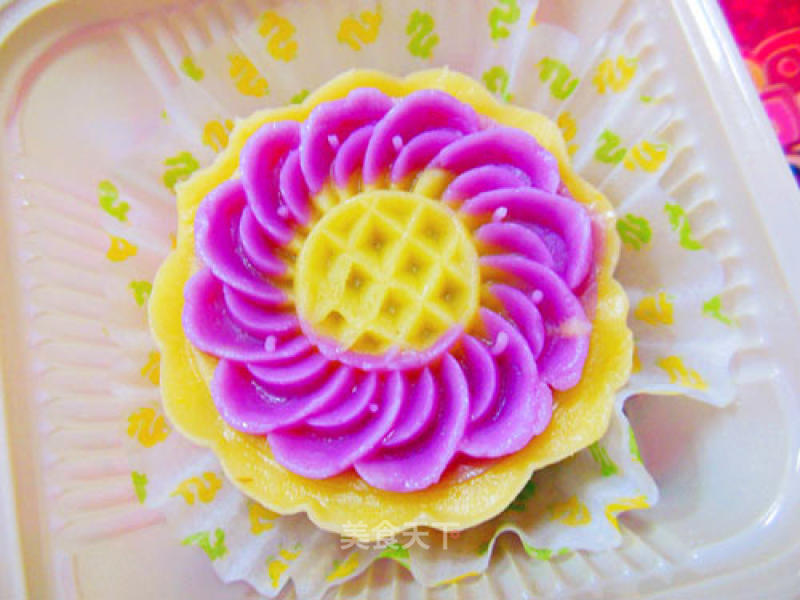 Snowy Mooncake with Lotus Seed Paste and Egg Yolk recipe