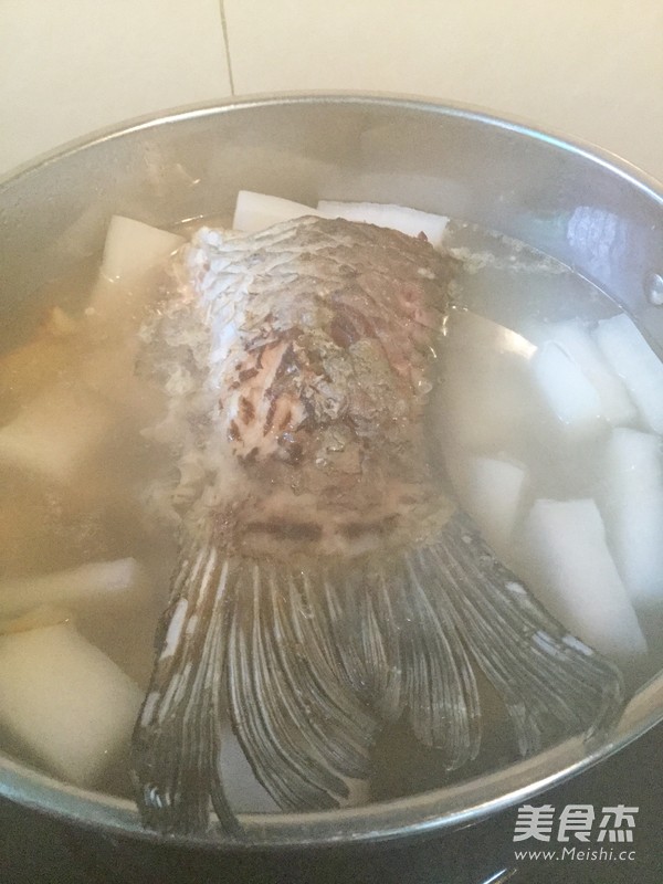 White Radish Fish Tail Soup recipe