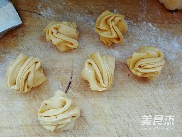 Pumpkin Flower Roll recipe