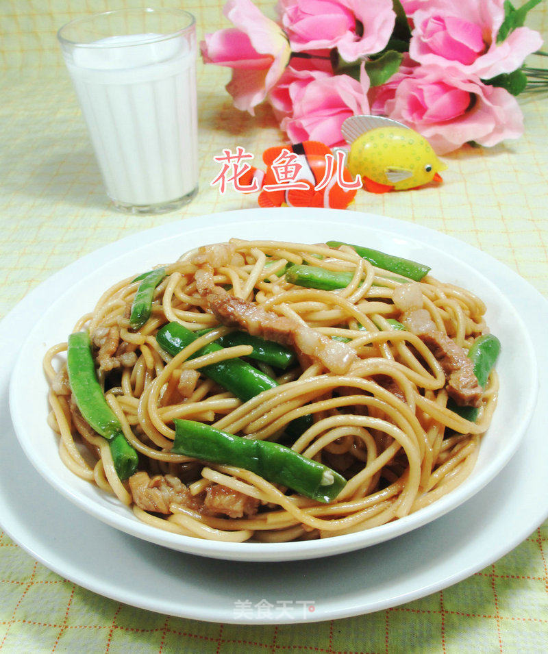 Fried Noodles with Pork and Plum Beans