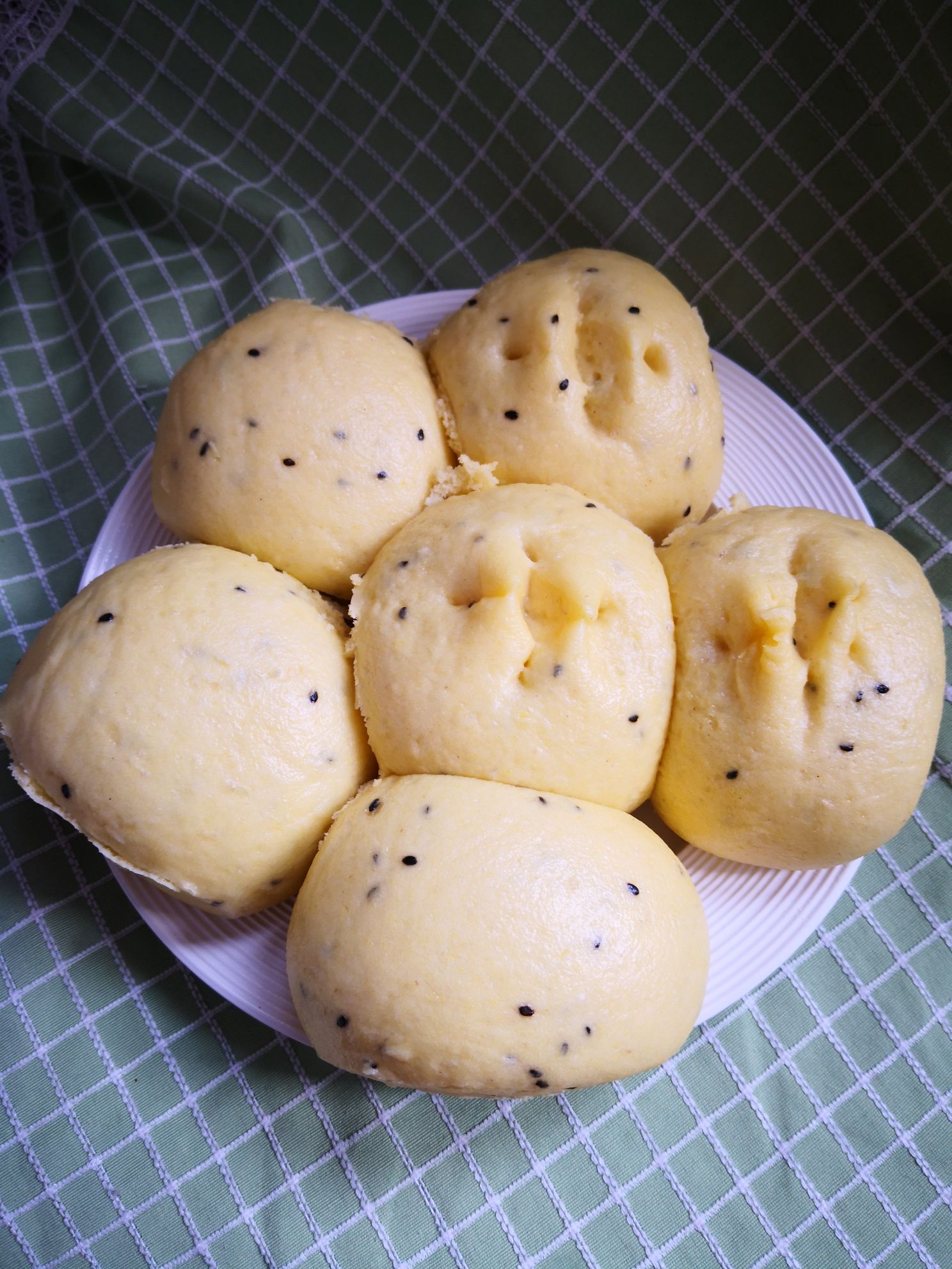 Black Sesame Cornmeal Buns recipe