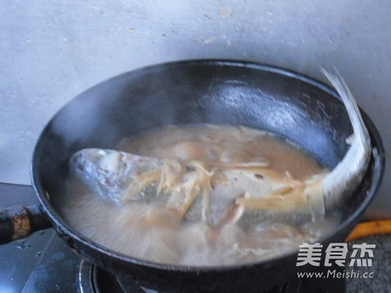 Grilled Silver Carp with Green Onions recipe