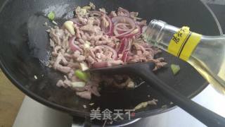 Braised Noodles with Shredded Pork recipe