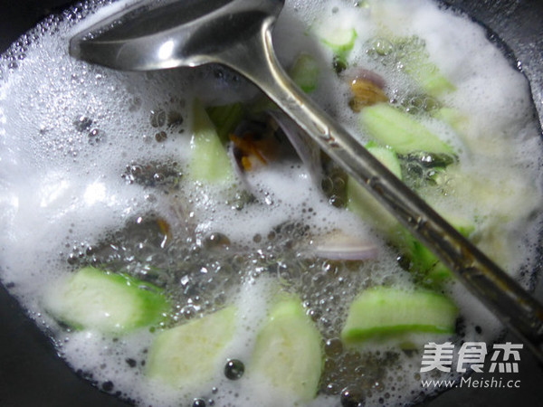 Loofah and Clam Soup recipe