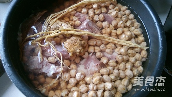 Stewed Pork Ribs with Chickpeas recipe