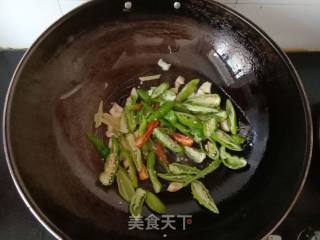 Stir-fried Pork Head with Green Pepper recipe