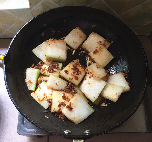 Braised Winter Melon with Shrimp Skin in Meat Sauce recipe