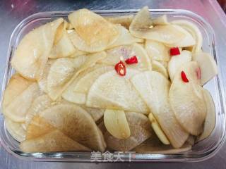 Serving Food-refreshing Radish recipe