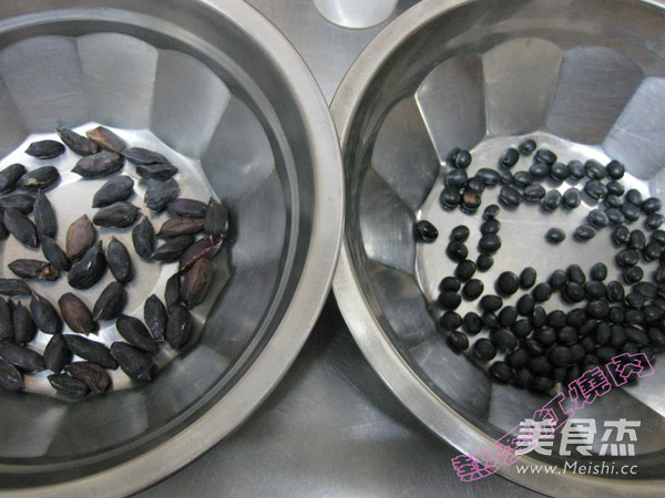 Black Peanut and Black Bean Soy Milk recipe