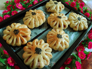 Chrysanthemum Meal Buns recipe