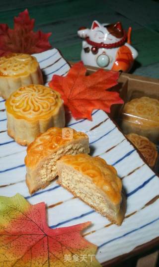 Cantonese-style Coconut Milk Fragrant Mooncakes recipe