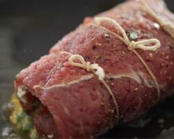 Pesto and Tomato Steak Roll-video [unbranded] recipe