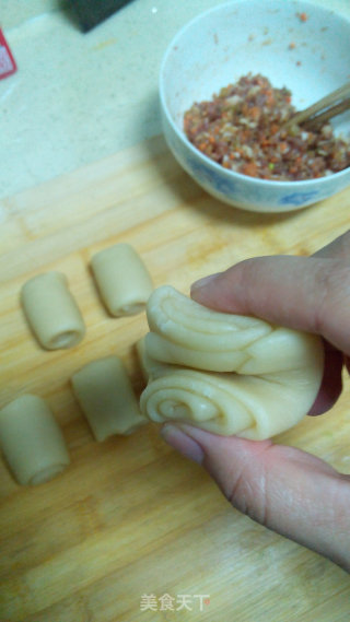 Su-style Mustard and Fresh Meat Mooncakes recipe