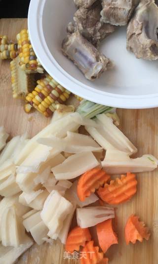 Stewed Pork Ribs with Corn Lotus Root recipe