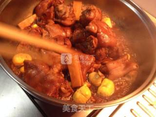 🌰 Braised Pork Knuckles with Chestnuts and Dried Beans recipe
