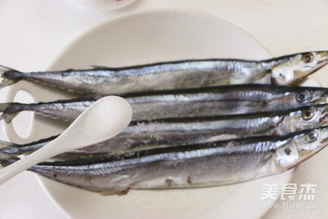 Grilled Saury with Lemon recipe