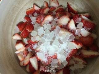 Strawberry Jam Made for The First Time recipe