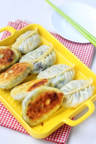 Dry Fried Chives and Fungus Dumplings recipe