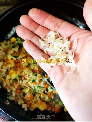 [xiangrui Baby Dining Table] Fried Rice with Fish Sausage and Preserved Egg recipe