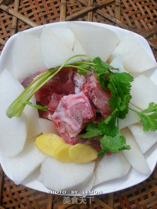 Beauty and Weight Reduction~~white Radish Stewed Pork Ribs Soup recipe