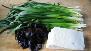 Stir-fried Tofu with Chinese Chives recipe