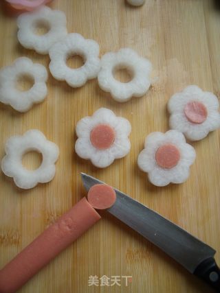 Ten Minutes to Let The Crystal Flowers Bloom on The Table-carrot Sausage Flower recipe