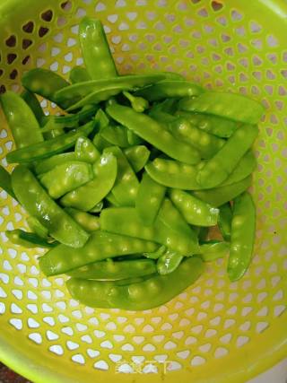 Fried Pork with Snow Peas recipe