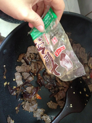The Perfect Combination of Thinness and Meat---fried Beef with Fungus recipe
