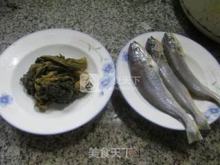 Boiled Yellow Croaker with Sauerkraut recipe