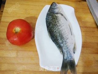 Tomato Rolled Crucian Soup recipe
