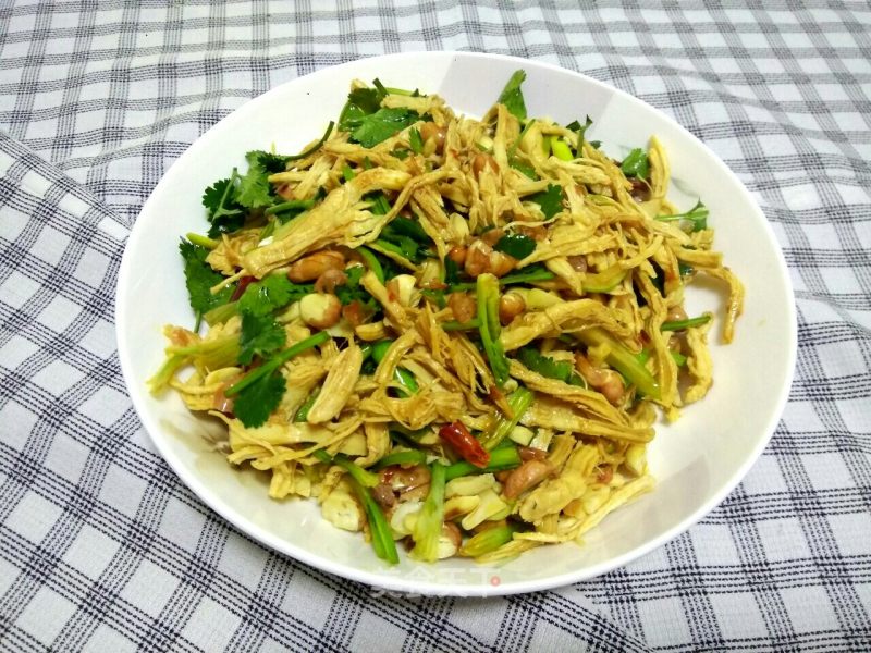 Spicy Chicken Shredded with Cold Sauce recipe