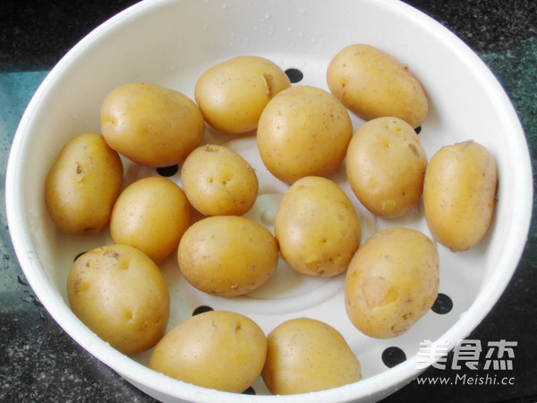 Pan-fried Black Pepper Potatoes recipe