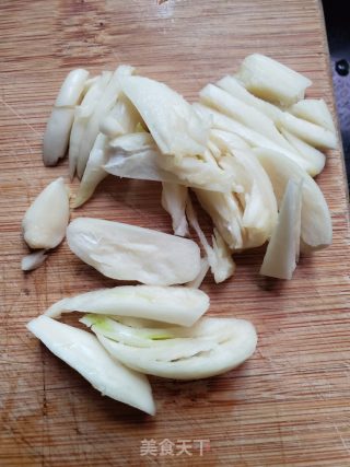 Stir-fried Chi Choy Heart with Garlic Slices recipe
