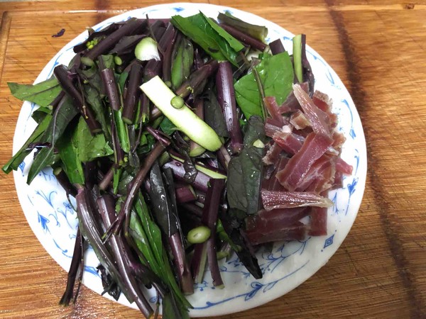 Stir-fried Bacon Shredded with Seaweed Moss recipe