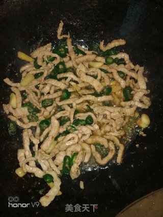 Stir-fried Shredded Pork with Green Pepper and Kimchi recipe