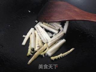 Sauerkraut and Spring Bamboo Shoots Pork Ribs Soup Noodles recipe