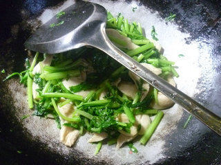 Stir-fried Chrysanthemum with Soy Protein recipe