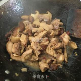 Stir-fried Qingyuan Chicken with Mushrooms recipe