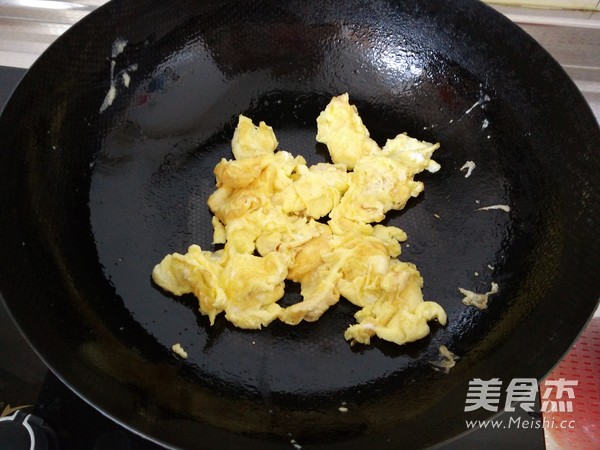 Scrambled Eggs with Chive Moss recipe