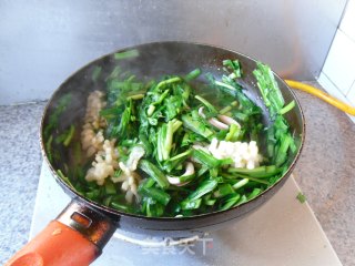 Stir-fried Leek with Cuttlefish Flower recipe
