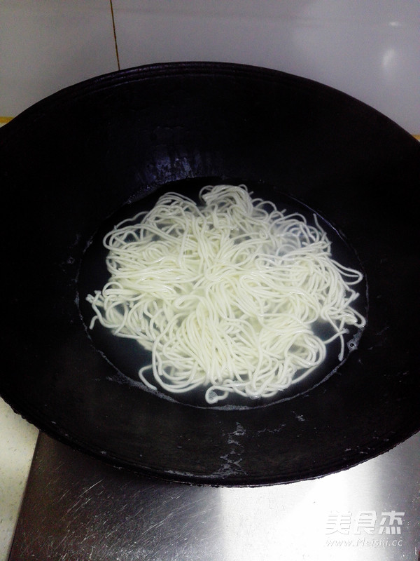 Spicy Mushroom Sauce Noodles recipe